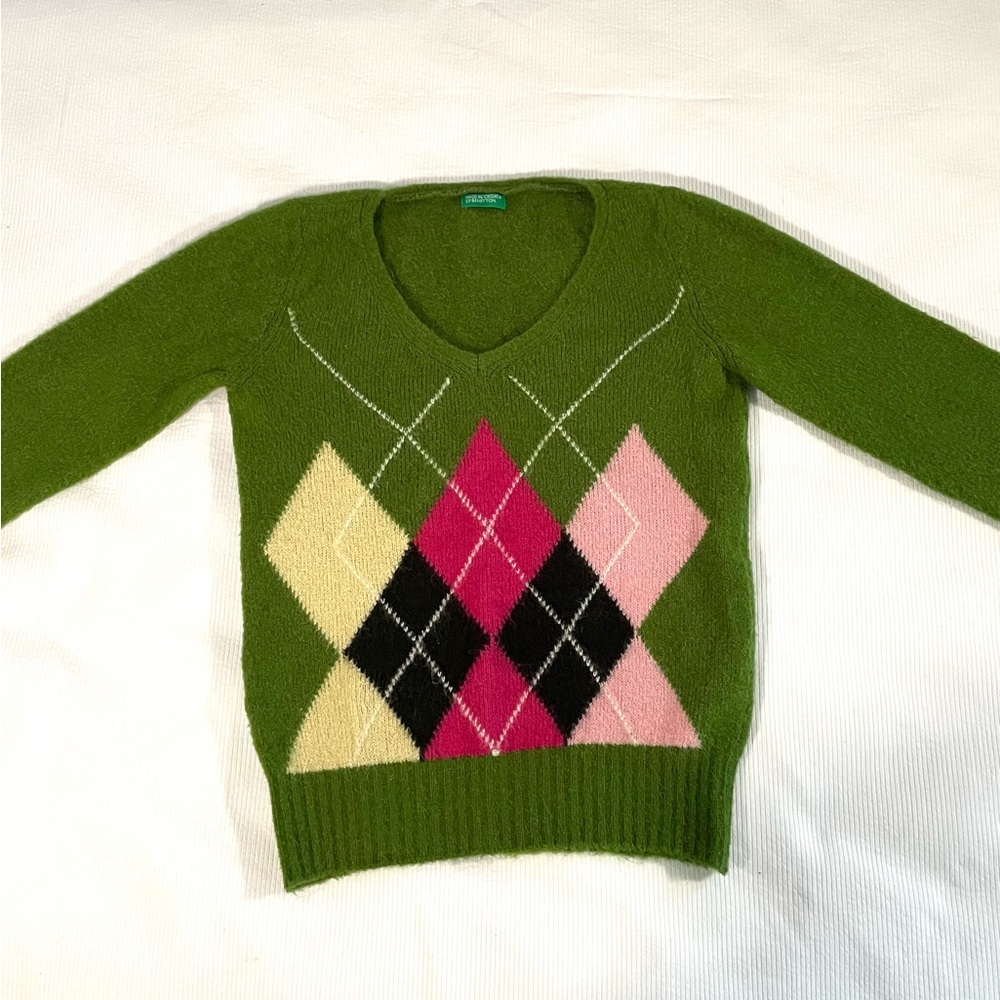 Benetton of Croatia women’s green argyle v-neck sweater - Picture 6 of 7